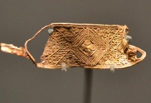 a mixture of spiral and other patterns